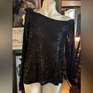 Adorable one shoulder sequin top with bow-L NWT R$89